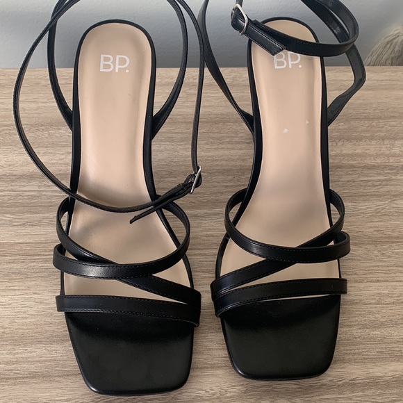 Nordstrom BP Karla Black Strappy Leather Heels! Size 8.5 - Picture 2 of 6